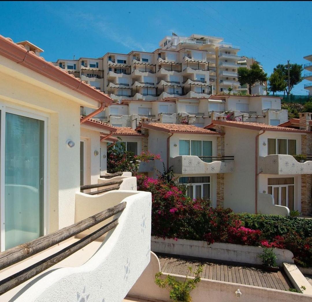 Bougainvill Sunset Villa Sarandë Esterno foto