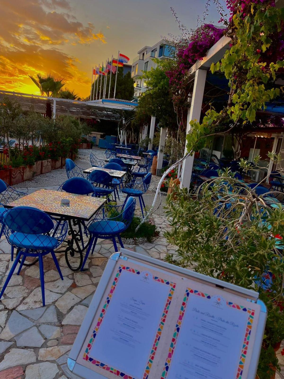 Bougainvill Sunset Villa Sarandë Esterno foto