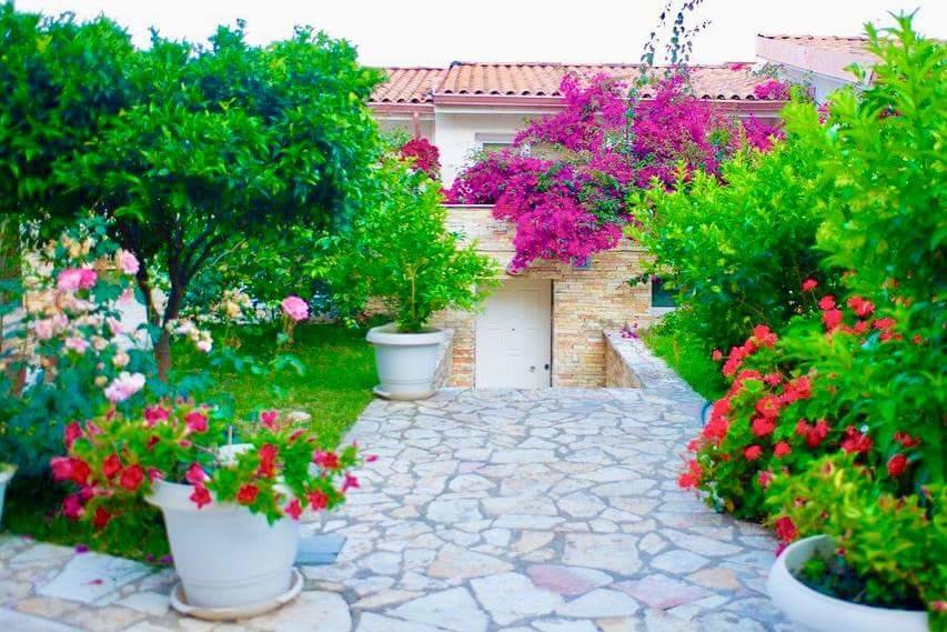 Bougainvill Sunset Villa Sarandë Esterno foto