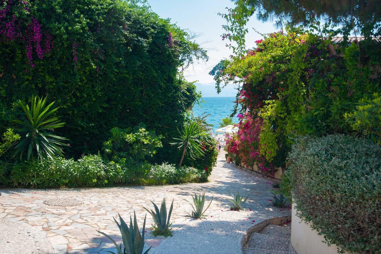 Bougainvill Sunset Villa Sarandë Esterno foto